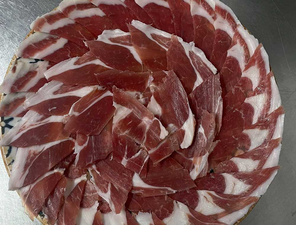 Mesón Haraiçel plato con jamón